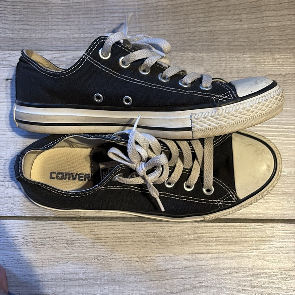 Converse Black and White Chuck Taylor Sneakers women 7.5 / men 5.5 - Picture 8 of 11